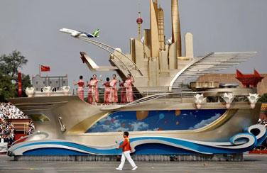 艾比森助陣大閱兵，慶祝新中國(guó)成立70周年